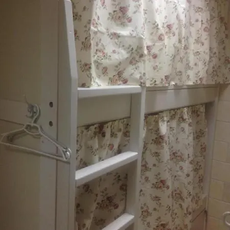 Dom Hostel *